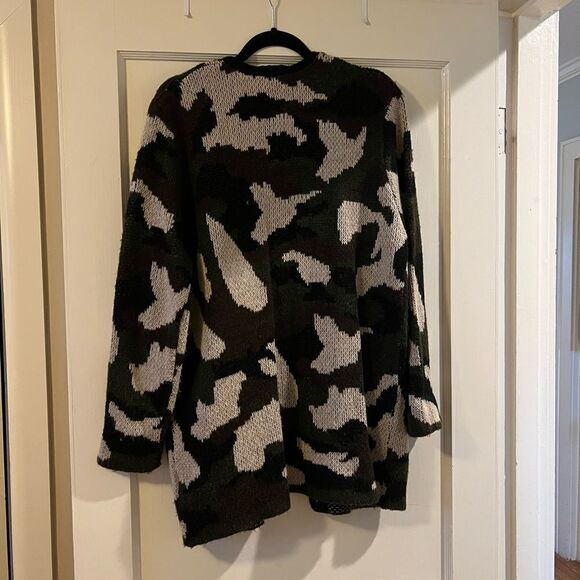 Oversized camo boyfriend cardigan size S/M - Picture 2 of 3